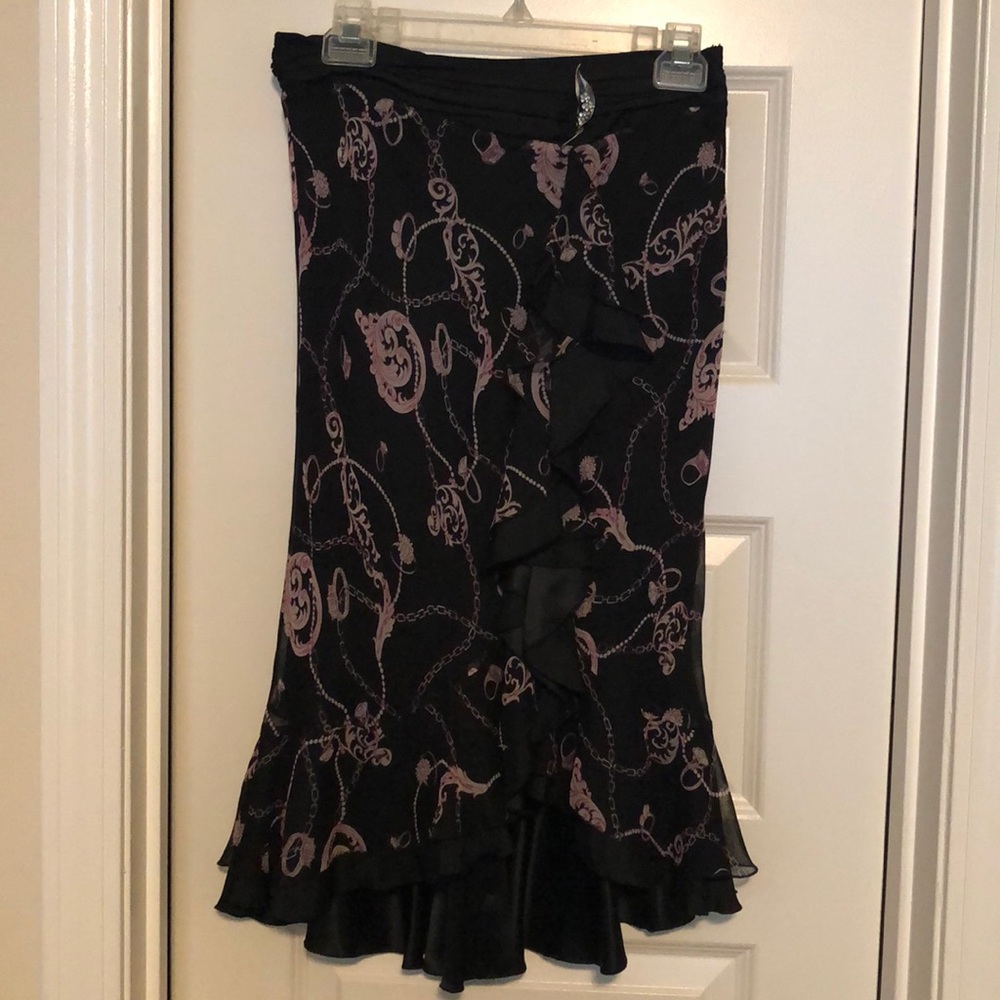 Black skirt with pink details